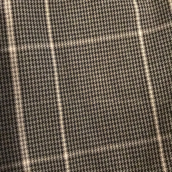 Express Shorts - Picture 5 of 5